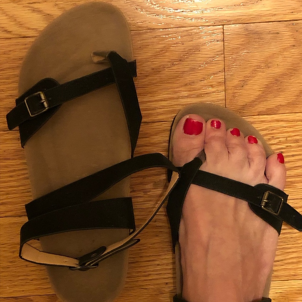 NWT Wrap Toe Thong Sandal